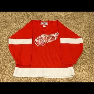 Vintage CCM Detroit Red Wings Men’s Jersey Medium